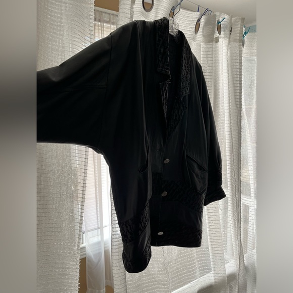 Vera Pelle 80s vintage batwing leather jkt w/printed viscose lining Looks New! - Picture 2 of 14
